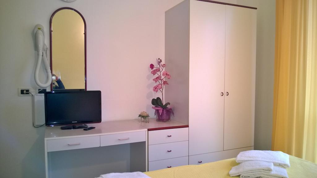 Hotel Paola Garden - Nuova Gestione Bellariva Di Rimini الغرفة الصورة
